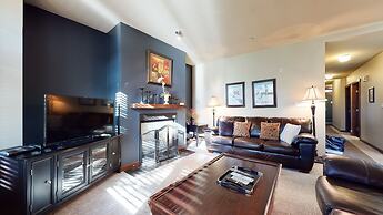 Solstice 4 Modern, Private Washer Dryer, Close to Eagle Lodge by Redaw