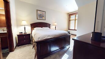 Solstice 4 Modern, Private Washer Dryer, Close to Eagle Lodge by Redaw