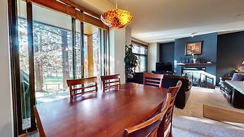 Solstice 4 Modern, Private Washer Dryer, Close to Eagle Lodge by Redaw