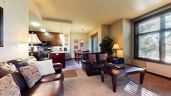 Solstice 4 Modern, Private Washer Dryer, Close to Eagle Lodge by Redaw