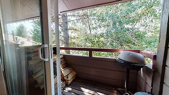 Sierra Manors 8 Pet-Friendly, Short Walk to the Shuttle, Spacious, Cen