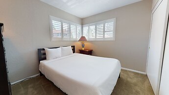 Sierra Manors 8 Pet-Friendly, Short Walk to the Shuttle, Spacious, Cen