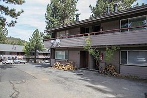 Sierra Manors 8 Pet-Friendly, Short Walk to the Shuttle, Spacious, Cen