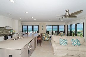 Waters Edge 110n 2 Bedroom Condo by RedAwning