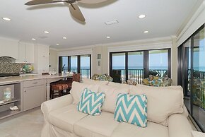 Waters Edge 110n 2 Bedroom Condo by RedAwning