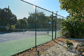 Waters Edge 110n 2 Bedroom Condo by RedAwning