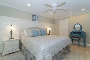 Waters Edge 110n 2 Bedroom Condo by RedAwning