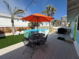 Marmalade Mermaid 3 Bedroom Home by RedAwning