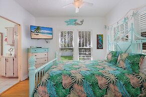 Marmalade Mermaid 3 Bedroom Home by RedAwning