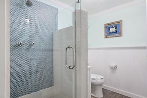 Marmalade Mermaid 3 Bedroom Home by RedAwning