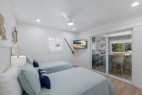 Gladiolus On The Water 3 Bedroom Home by RedAwning