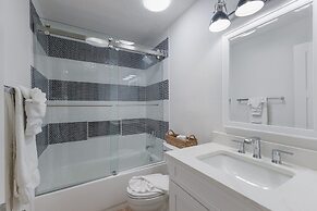 Gladiolus On The Water 3 Bedroom Home by RedAwning