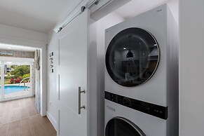 Gladiolus On The Water 3 Bedroom Home by RedAwning