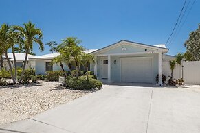 Gladiolus On The Water 3 Bedroom Home by RedAwning