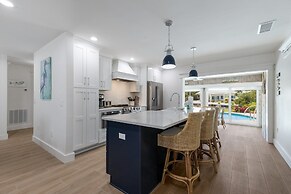 Gladiolus On The Water 3 Bedroom Home by RedAwning