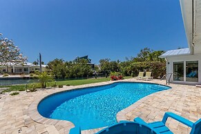 Gladiolus On The Water 3 Bedroom Home by RedAwning