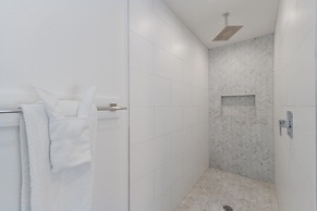 Gladiolus On The Water 3 Bedroom Home by RedAwning