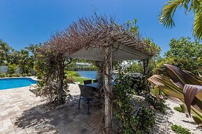 Gladiolus On The Water 3 Bedroom Home by RedAwning