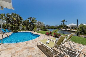 Gladiolus On The Water 3 Bedroom Home by RedAwning