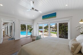 Gladiolus On The Water 3 Bedroom Home by RedAwning