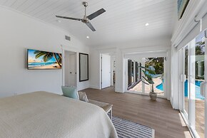 Gladiolus On The Water 3 Bedroom Home by RedAwning