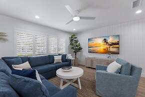 Gladiolus On The Water 3 Bedroom Home by RedAwning