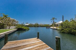 Gladiolus On The Water 3 Bedroom Home by RedAwning