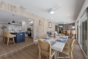 Gladiolus On The Water 3 Bedroom Home by RedAwning