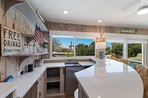 Gladiolus On The Water 3 Bedroom Home by RedAwning