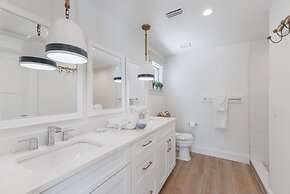 Gladiolus On The Water 3 Bedroom Home by RedAwning