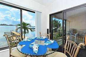 Bay Winds113 3 Bedroom Condo by RedAwning