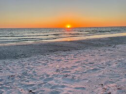 Beach Breeze Hideaway 2 Bedroom Villa by RedAwning