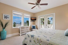 Blue Water Escape 3 Bedroom Villa by RedAwning