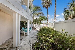 Blue Water Escape 3 Bedroom Villa by RedAwning