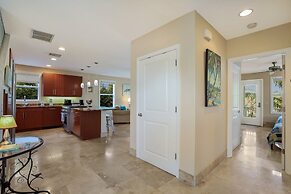 Blue Water Escape 3 Bedroom Villa by RedAwning