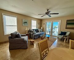 Blue Water Escape 3 Bedroom Villa by RedAwning