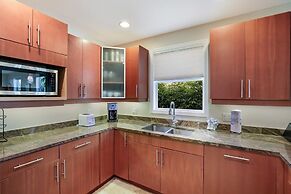 Blue Water Escape 3 Bedroom Villa by RedAwning