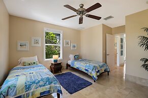 Blue Water Escape 3 Bedroom Villa by RedAwning