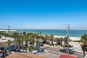 Blue Water Escape 3 Bedroom Villa by RedAwning