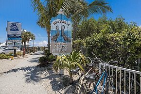 Blue Water Escape 3 Bedroom Villa by RedAwning