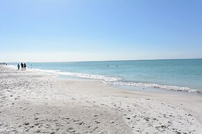 The Lady Fish 3 Bedroom Home by RedAwning