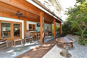 The Lady Fish 3 Bedroom Home by RedAwning