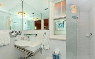 The Lady Fish 3 Bedroom Home by RedAwning