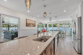 Coral Beach 3 Bedroom Home by RedAwning