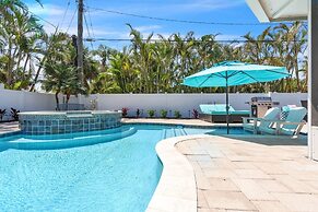 Coral Beach 3 Bedroom Home by RedAwning