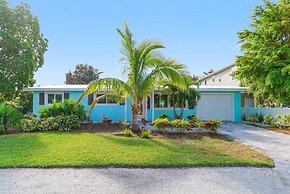 Ebb Tide 3 Bedroom Home by RedAwning