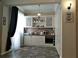 Baratero City Corner Apartment