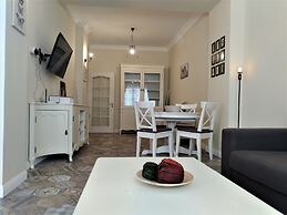 Baratero City Corner Apartment