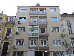 Baratero City Corner Apartment