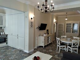 Baratero City Corner Apartment